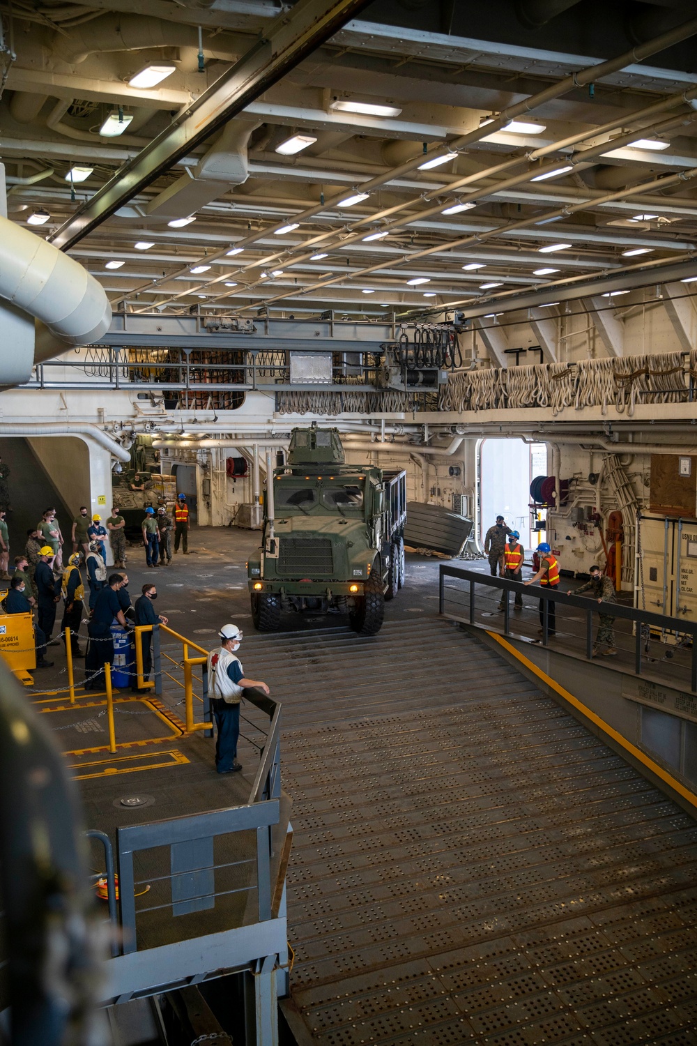 11th MEU, USS Portland wash down vehicles underway