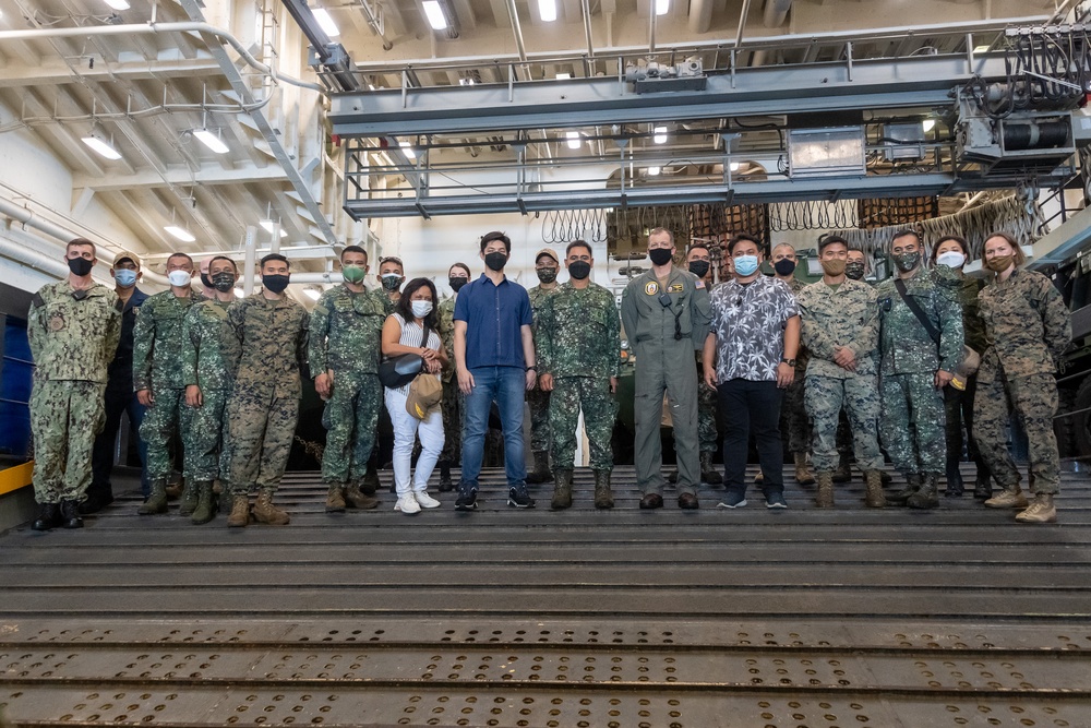 USS Portland (LPD 27) Hosts Distinguished Visitors from the Philippines