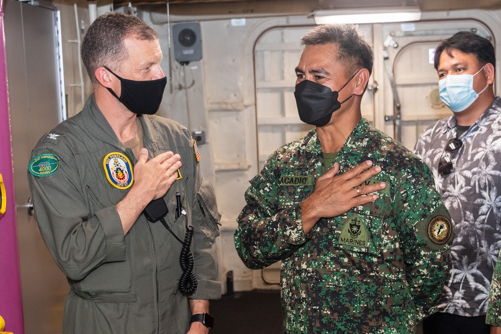 USS Portland (LPD 27) Hosts Distinguished Visitors from the Philippines