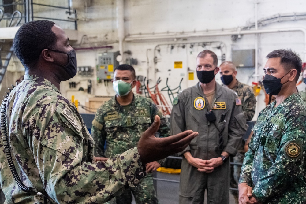 USS Portland (LPD 27) Hosts Distinguished Visitors from the Philippines