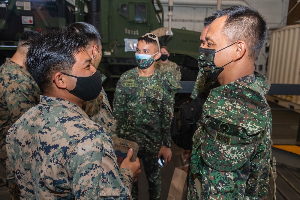 USS Portland (LPD 27) Hosts Distinguished Visitors from the Philippines