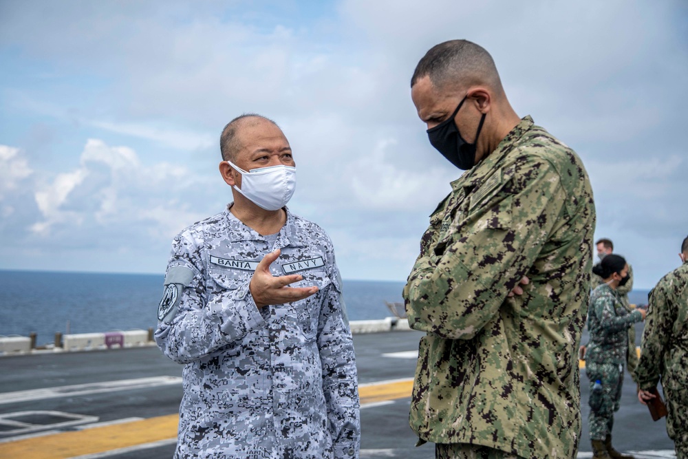 11th MEU host a distinguished visitor event aboard USS Essex (LHD 2) in support of MAREX 22 PH