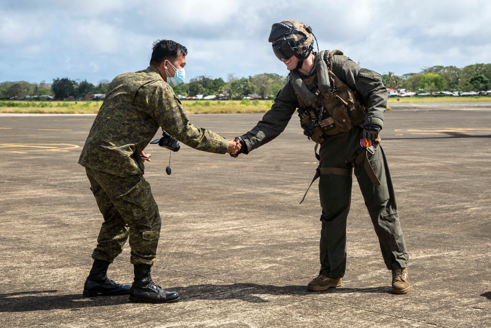 11th MEU host a distinguished visitor event aboard USS Essex (LHD 2) in support of MAREX 22 PH