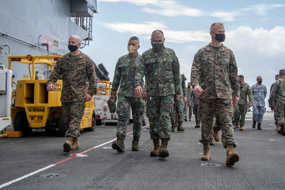 11th MEU host a distinguished visitor event aboard USS Essex (LHD 2) in support of MAREX 22 PH