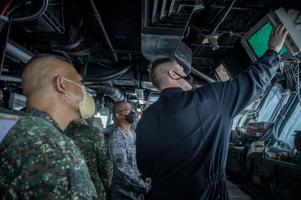 11th MEU host a distinguished visitor event aboard USS Essex (LHD 2) in support of MAREX 22 PH