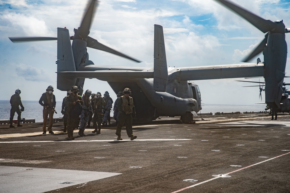 11th MEU and USS Essex (LHD 2) host a distinguished visitor event aboard USS Essex (LHD 2) in support of MAREX 22 PH