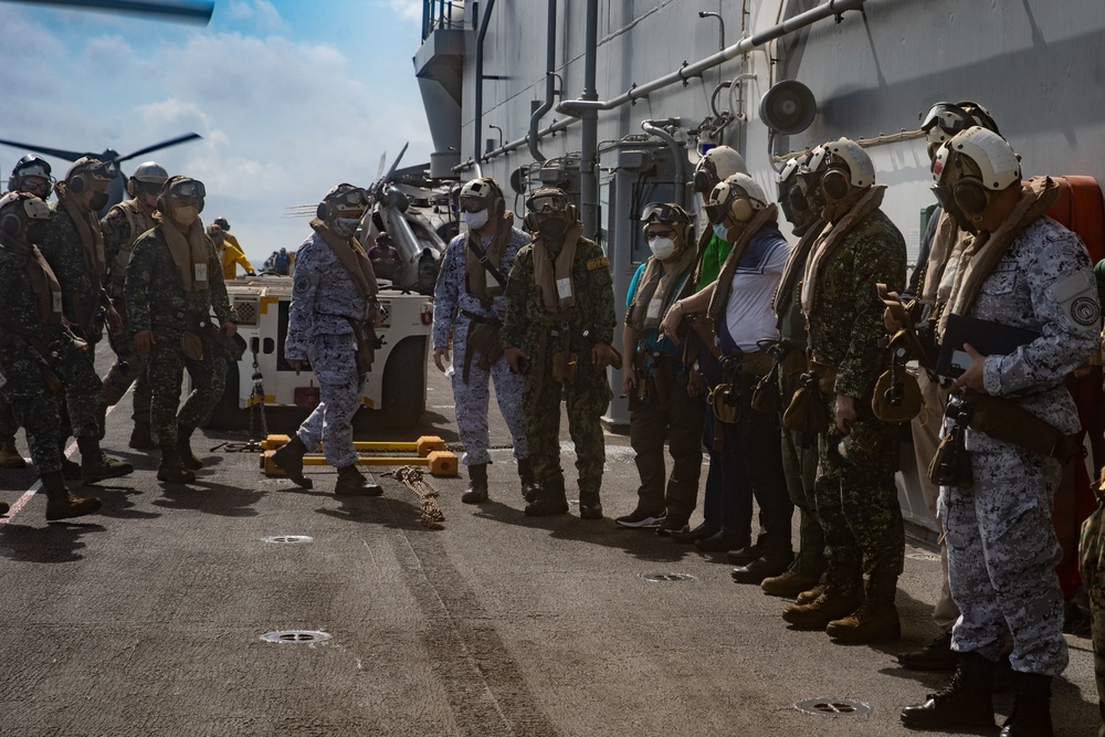 11th MEU and USS Essex (LHD 2) host a distinguished visitor event aboard USS Essex (LHD 2) in support of MAREX 22 PH