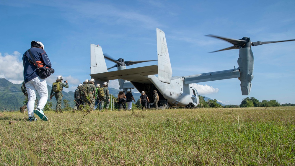 11th MEU picks up distinguished visitors of the Armed Forces of the Philippines and Brooke’s Point Municipality representatives during a DV event aboard USS Essex (LHD 2)