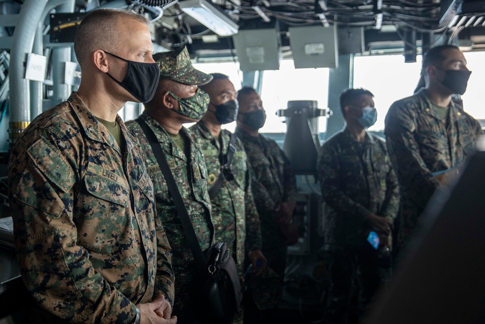 11th MEU and USS Essex (LHD 2) host a distinguished visitor event aboard USS Essex (LHD 2) in support of MAREX 22 PH