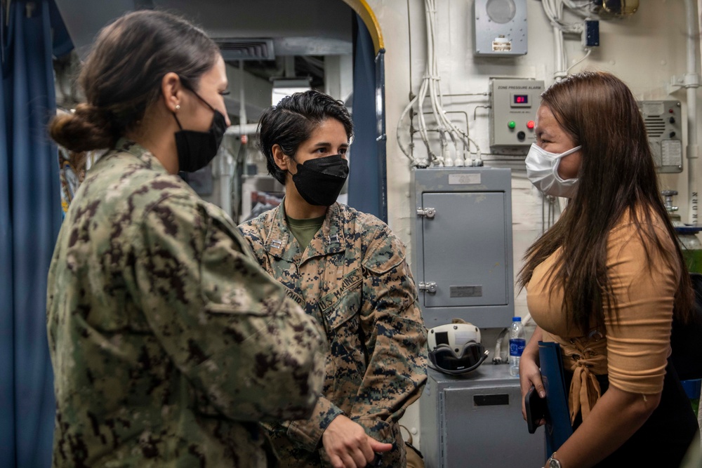 11th MEU and USS Essex (LHD 2) host a distinguished visitor event aboard USS Essex (LHD 2) in support of MAREX 22 PH