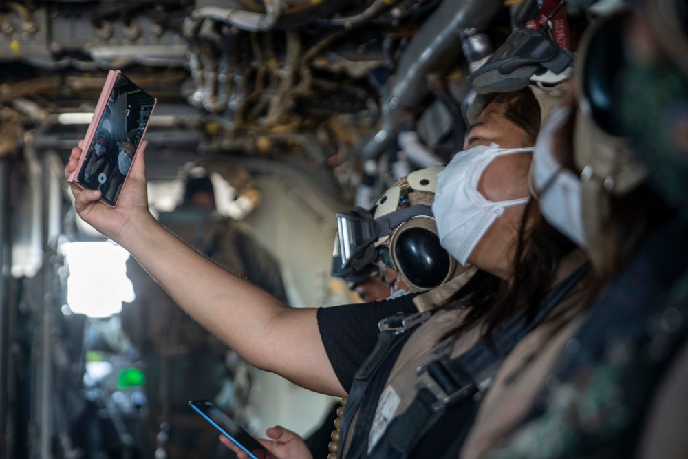 11th MEU and USS Essex (LHD 2) host a distinguished visitor event aboard USS Essex (LHD 2) in support of MAREX 22 PH