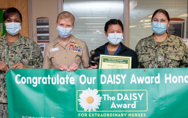 NMCP NAVY NURSE RECEIVES DAISY AWARD