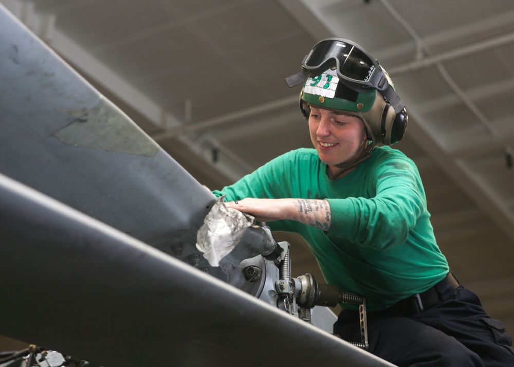 Abraham Lincoln Sailors conduct aircraft maintenance