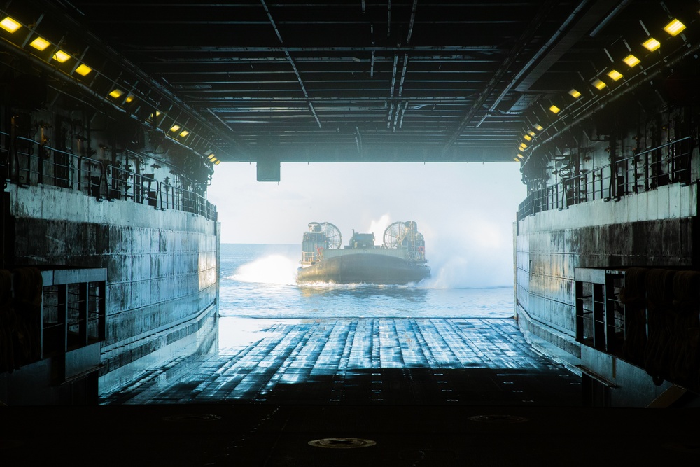DVIDS - Images - LCAC Embarking [Image 3 of 17]