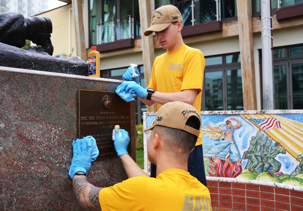 PCU Fort Lauderdale Sailors Clean Lone Sailor Statue