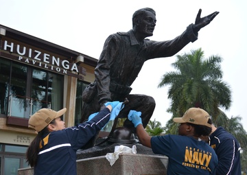 PCU Fort Lauderdale Sailors Clean Lone Sailor Statue