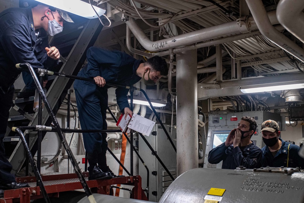 USS America conducts a Engineering Training Team drill.