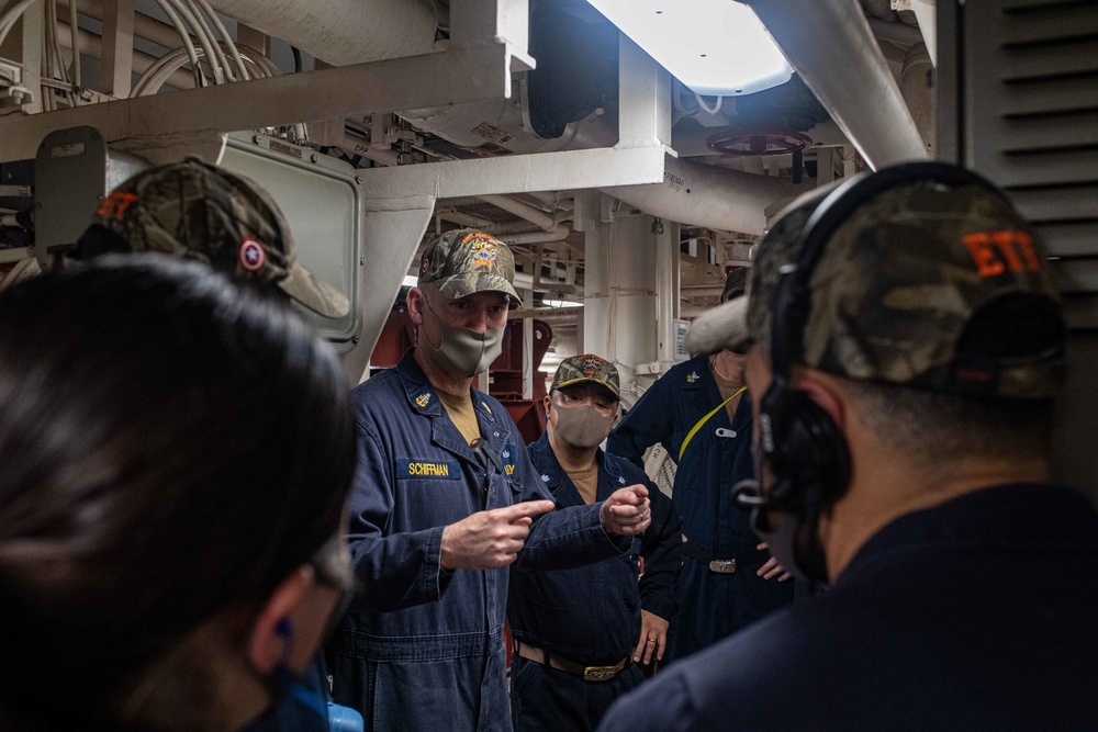 USS America conducts a Engineering Training Team drill.