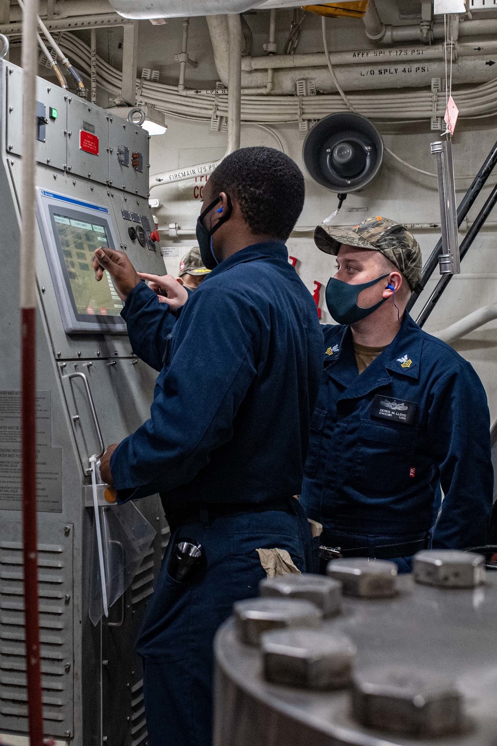 USS America conducts a Engineering Training Team drill.