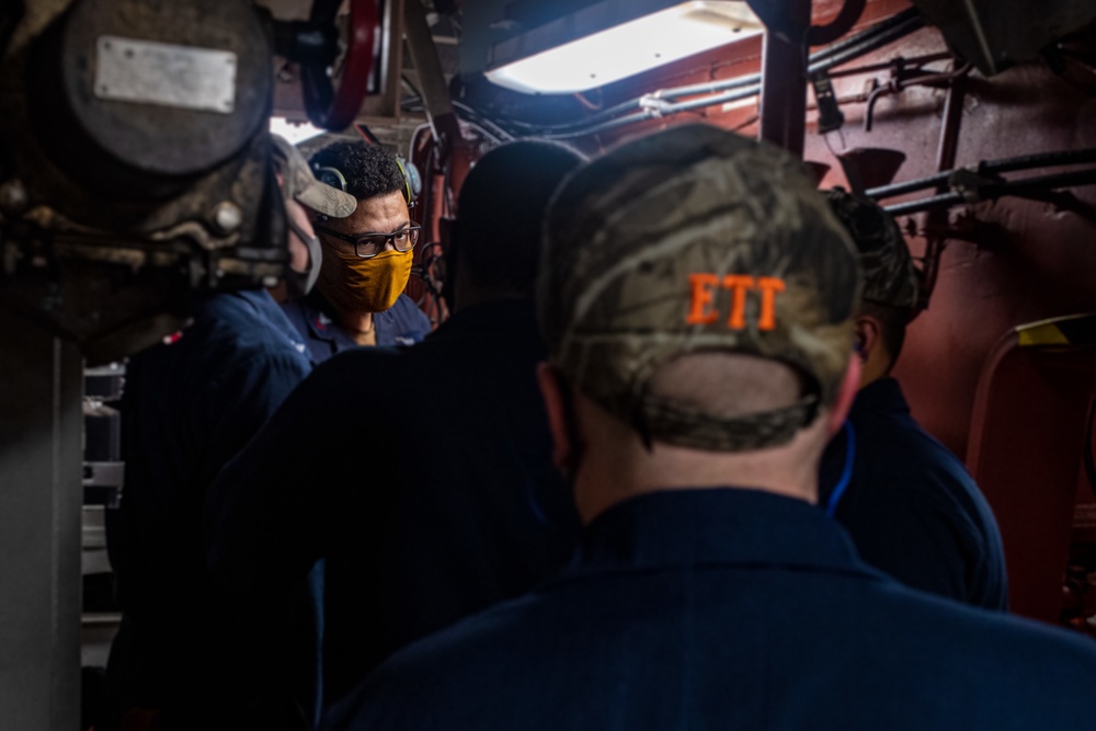 USS America conducts a Engineering Training Team drill.