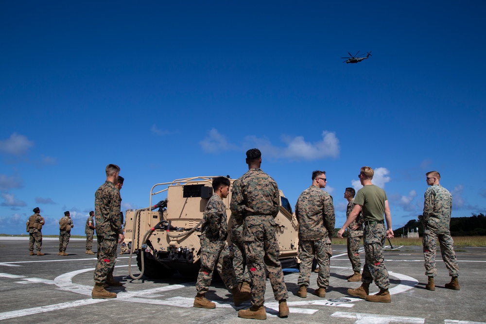 HMH-463 Performs an External Lift of a JLTV