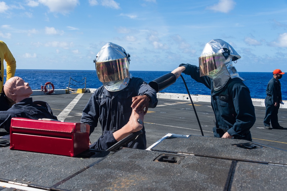 USS Portland (LPD 27) Conducts Crash and Salvage Drill