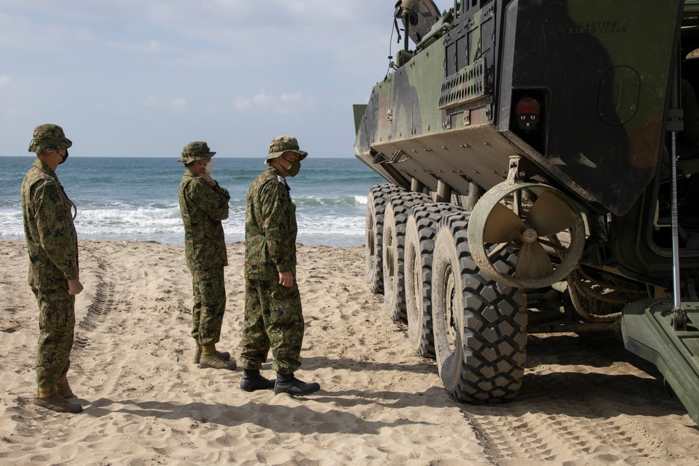 Iron Fist 2022: US Marines, Japan Ground Self-Defense Force soldiers conduct amphibious assault training