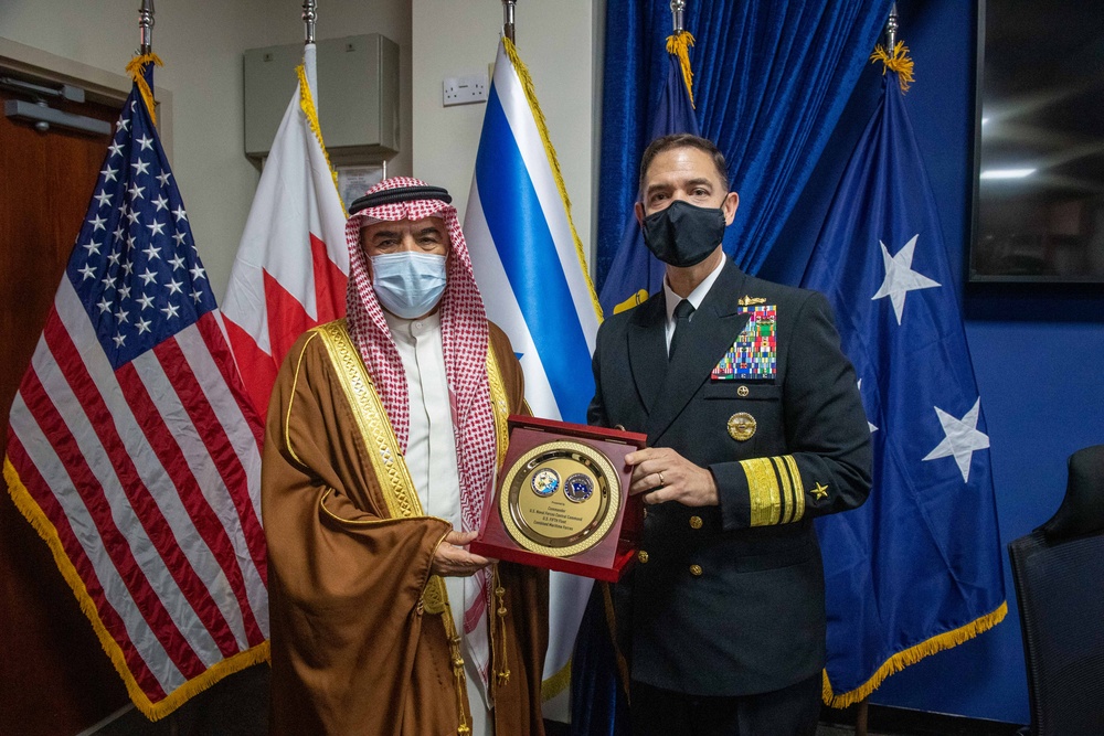 NAVCENT Hosts Defense Leaders from Bahrain, Israel