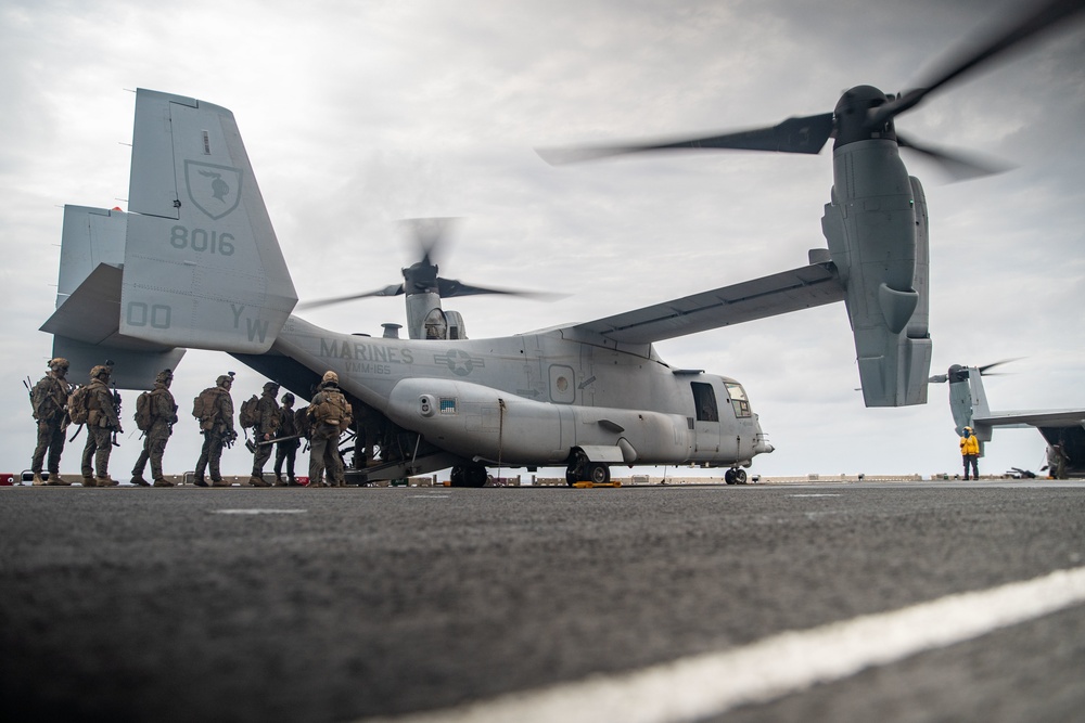 11th MEU load Ospreys during Noble Fusion aboard the USS Essex