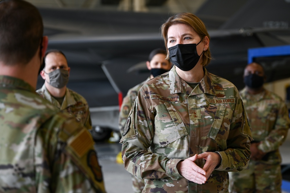 Maj. Gen. von Hoffman HQ AFMC visits 33rd FW