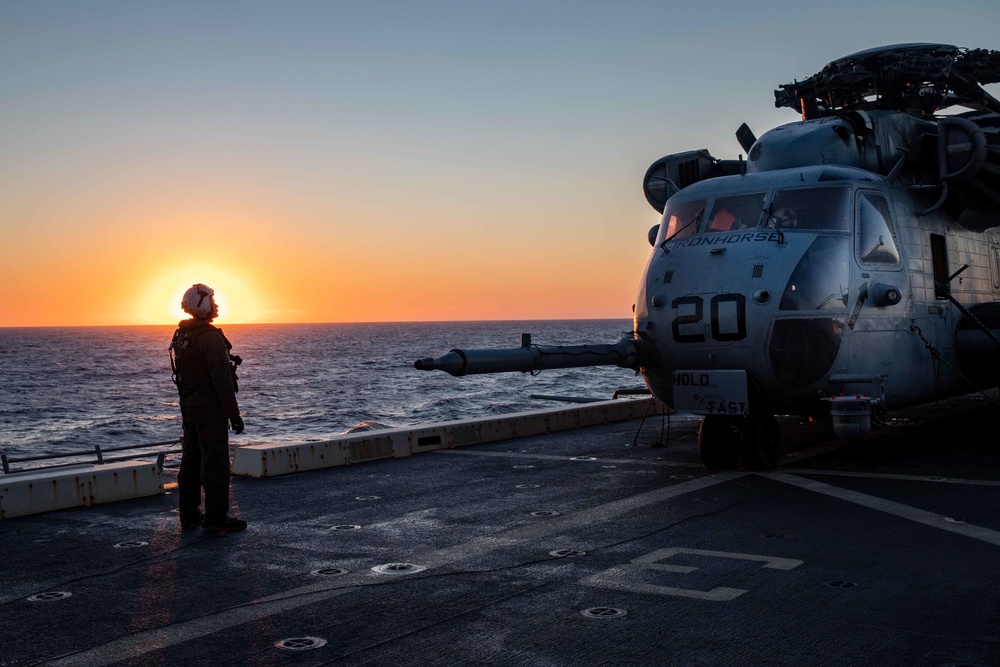 DVIDS - Images - Marines Conduct Flight Operations Aboard USS Arlington ...