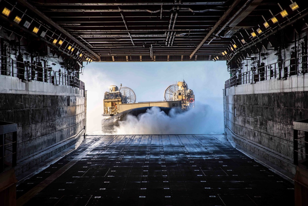 USS Arlington Conducts Amphibious Operations with Assault Craft Unit (ACU) 4