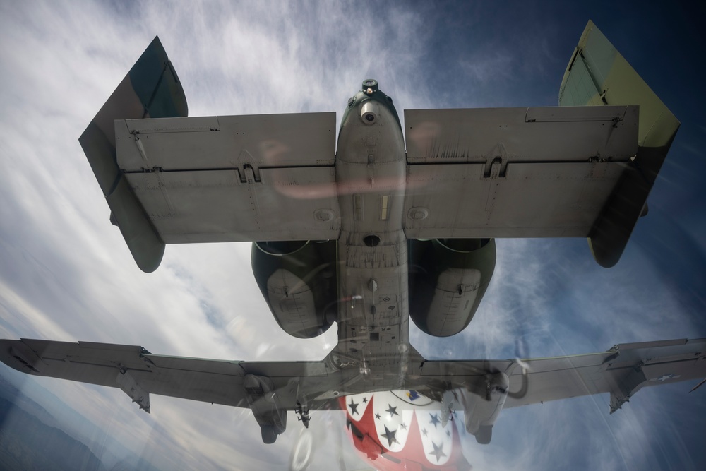 A-10 Demo, Thunderbirds fly in formation