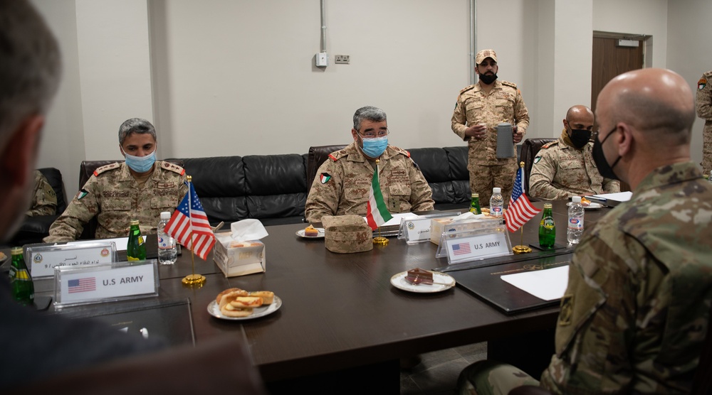 USACE commanding general meets with Kuwaiti Air Defense commander