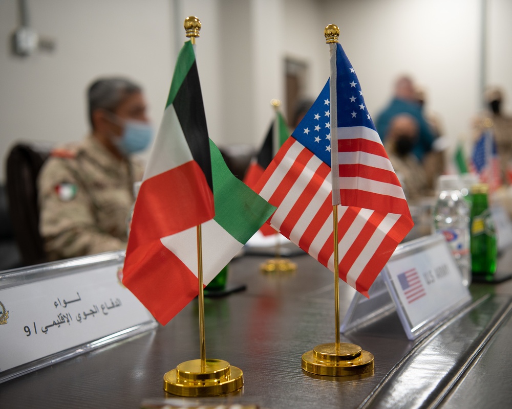 USACE commanding general meets with Kuwaiti Air Defense commander