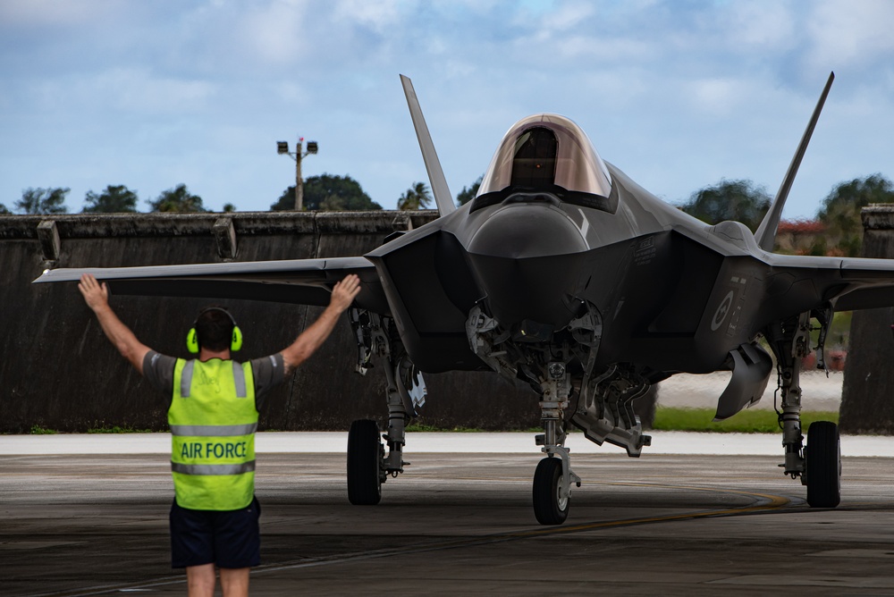 RAAF aircraft arrive to Cope North 22