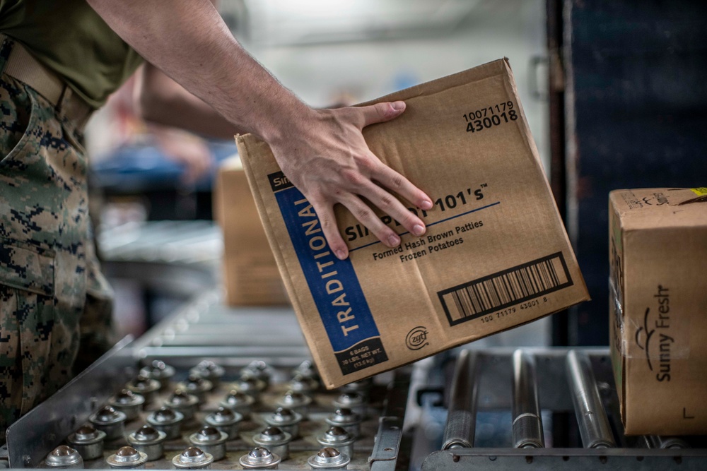 11th MEU and USS Essex (LHD 2) conduct a replenishment-at-sea during Noble Fusion