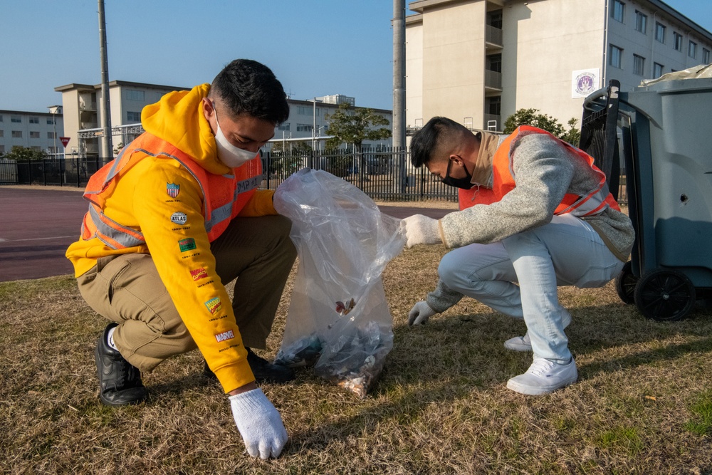 Volunteers with SMP Clean up MCAS Iwakuni