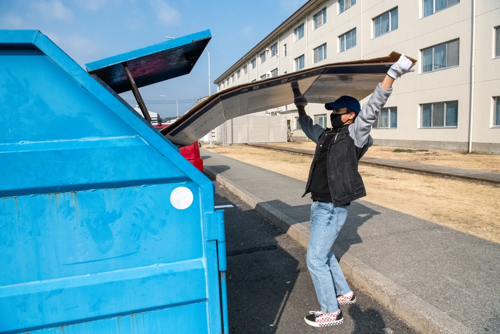 Volunteers with SMP Clean up MCAS Iwakuni