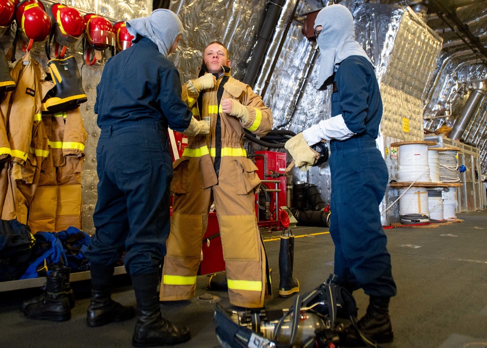 USS Charleston Conducts Main Space Fire Drill