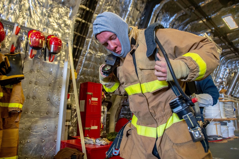 USS Charleston Conducts Main Space Fire Drill