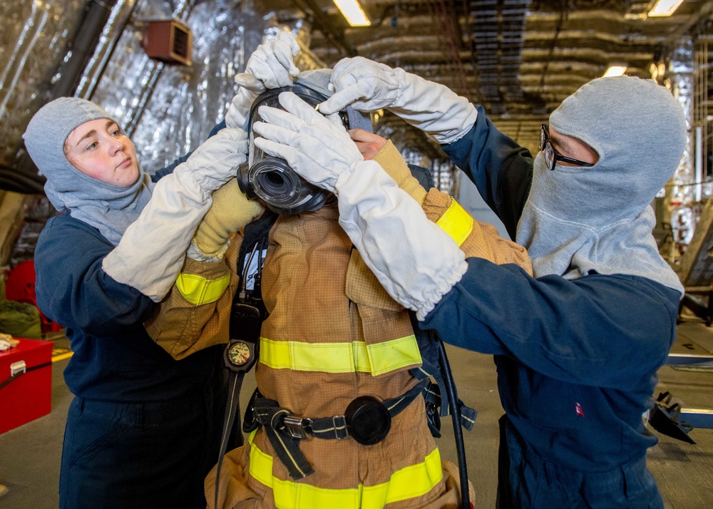 USS Charleston Conducts Main Space Fire Drill