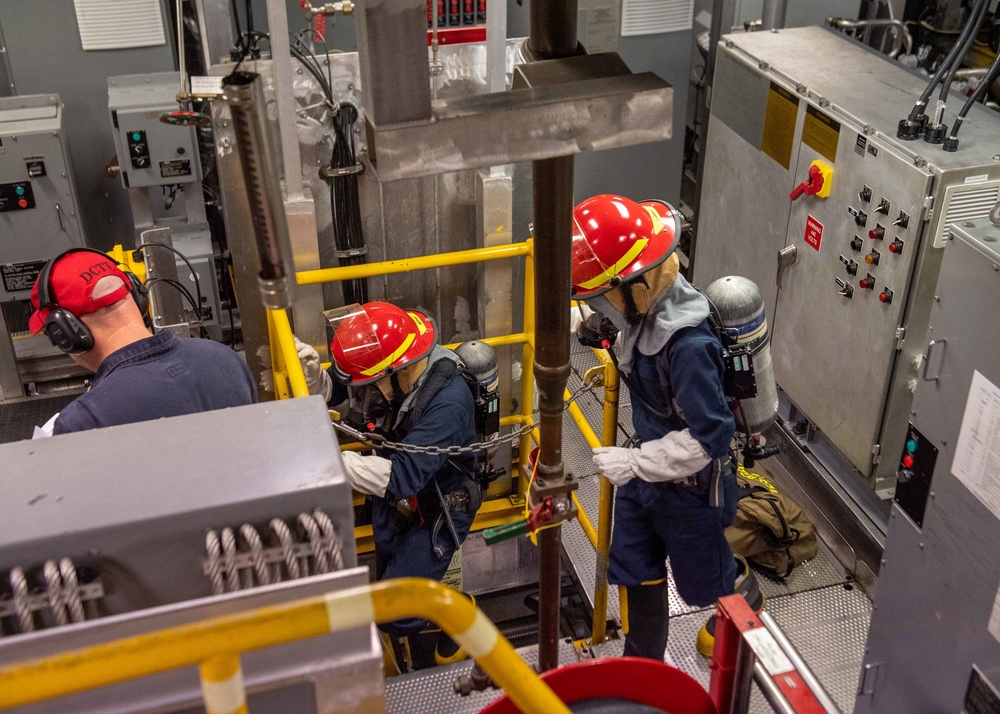 USS Charleston Conducts Main Space Fire Drill