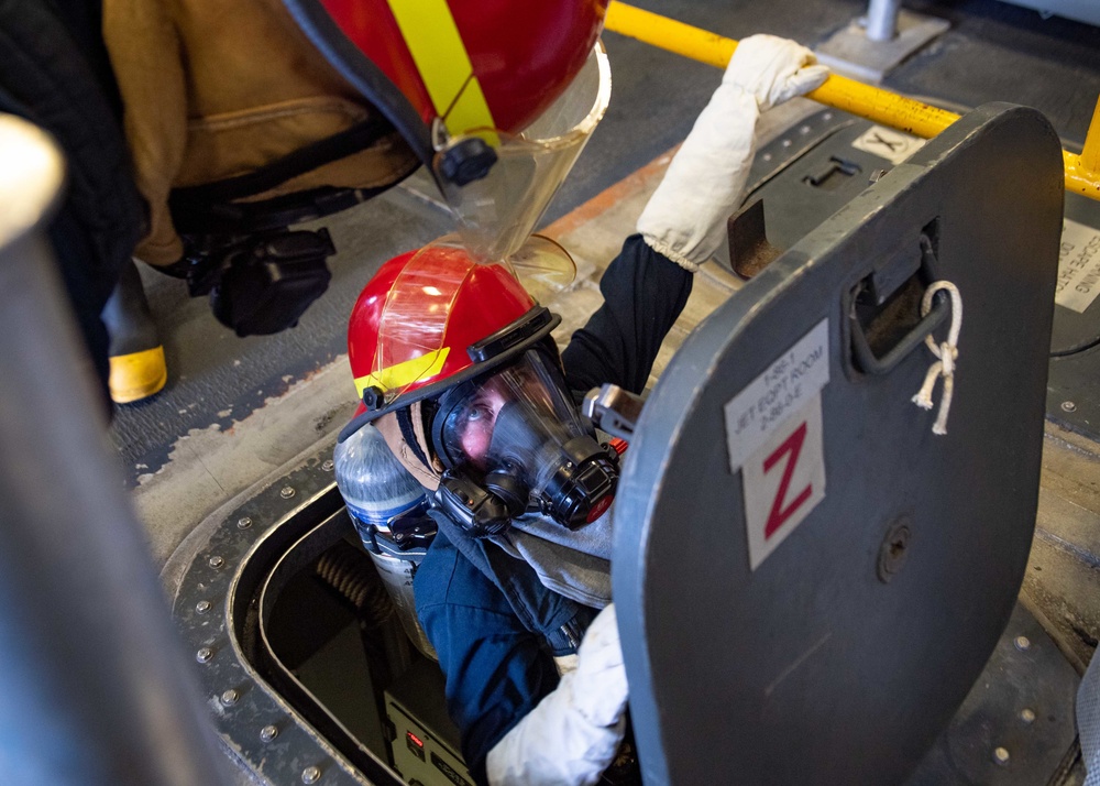 USS Charleston Conducts Main Space Fire Drill