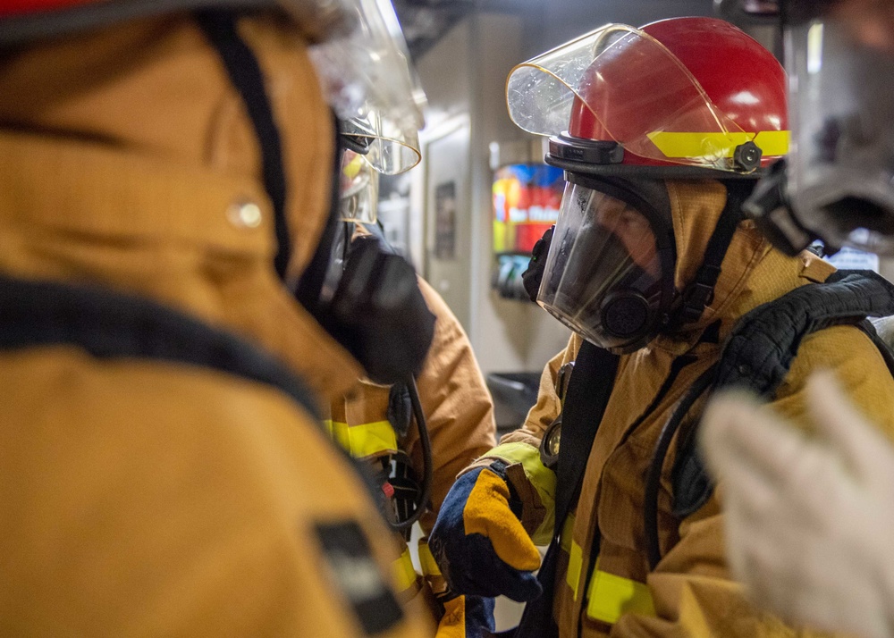 USS Charleston Conducts Main Space Fire Drill