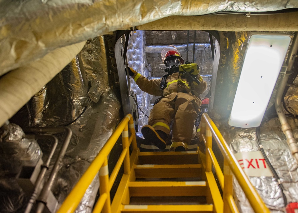 USS Charleston Conducts Main Space Fire Drill