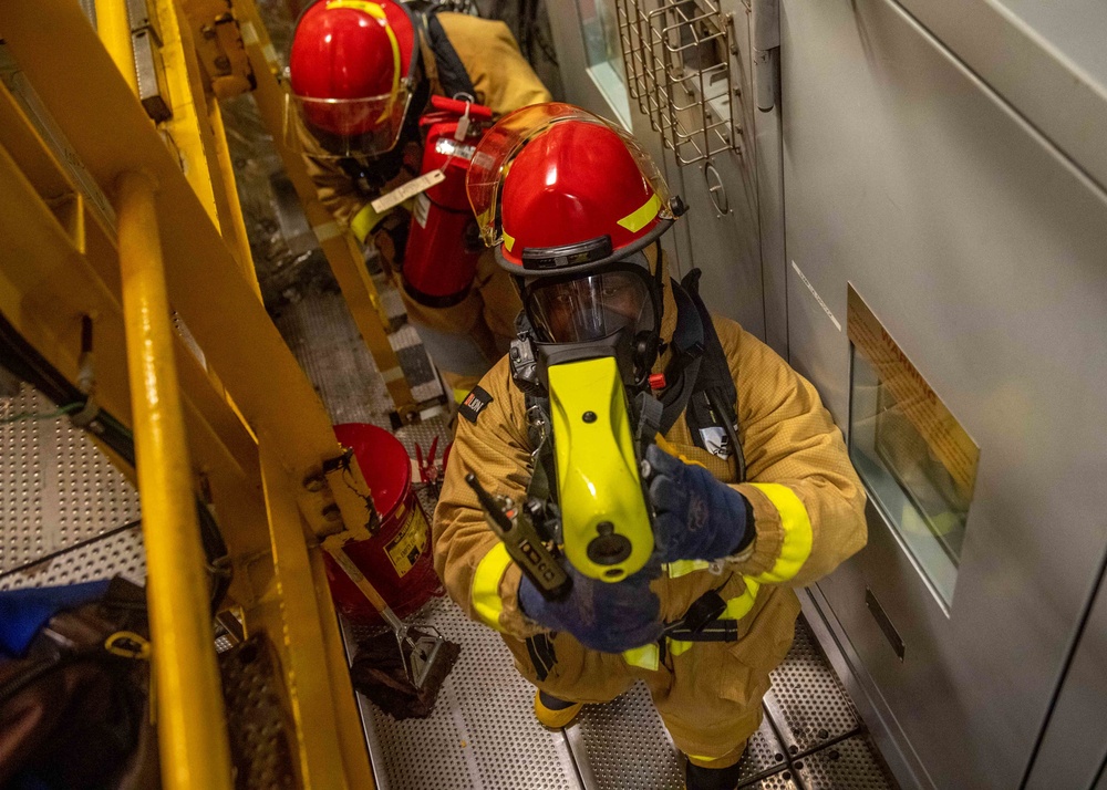 USS Charleston Conducts Main Space Fire Drill