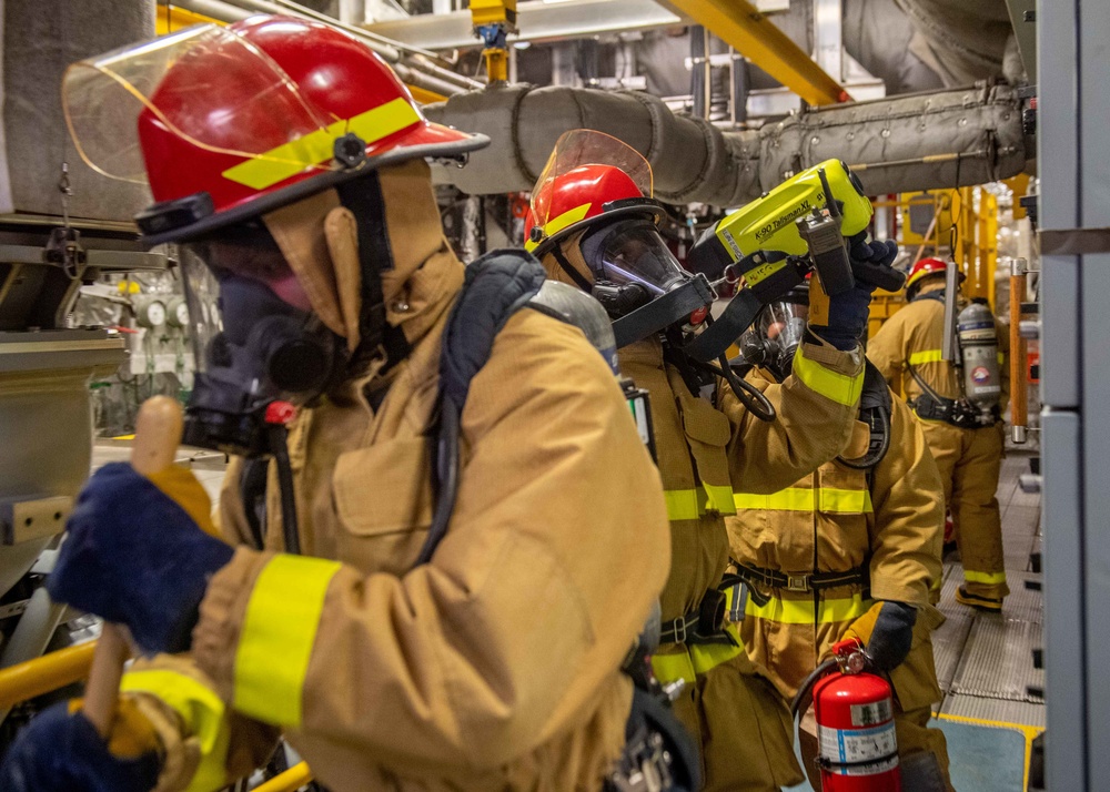 USS Charleston Conducts Main Space Fire Drill