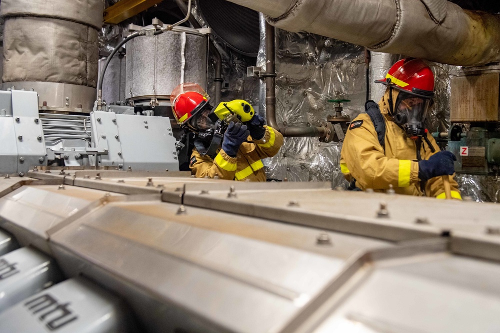 USS Charleston Conducts Main Space Fire Drill