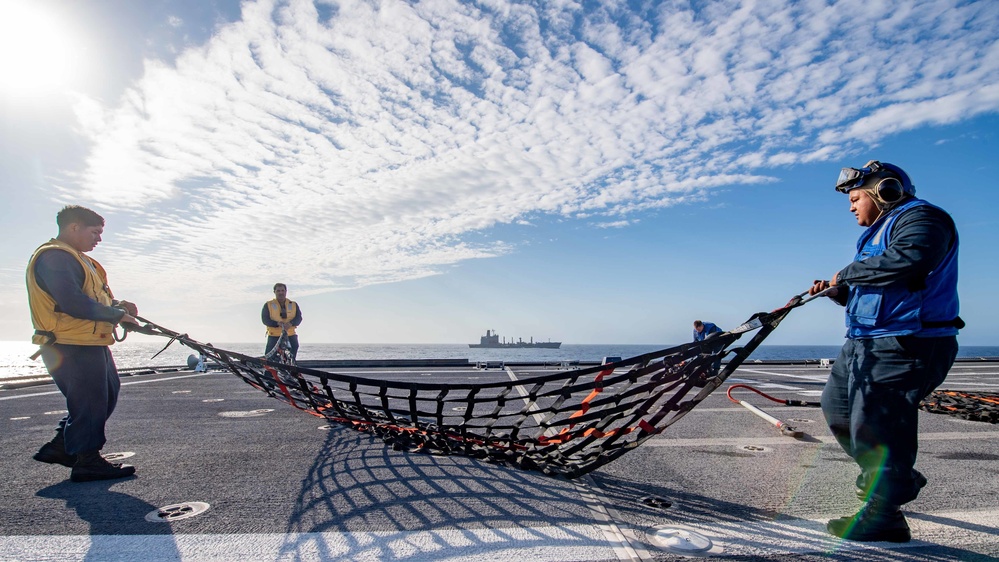 Sailors Participate in VERTREP aboard USS Charleston